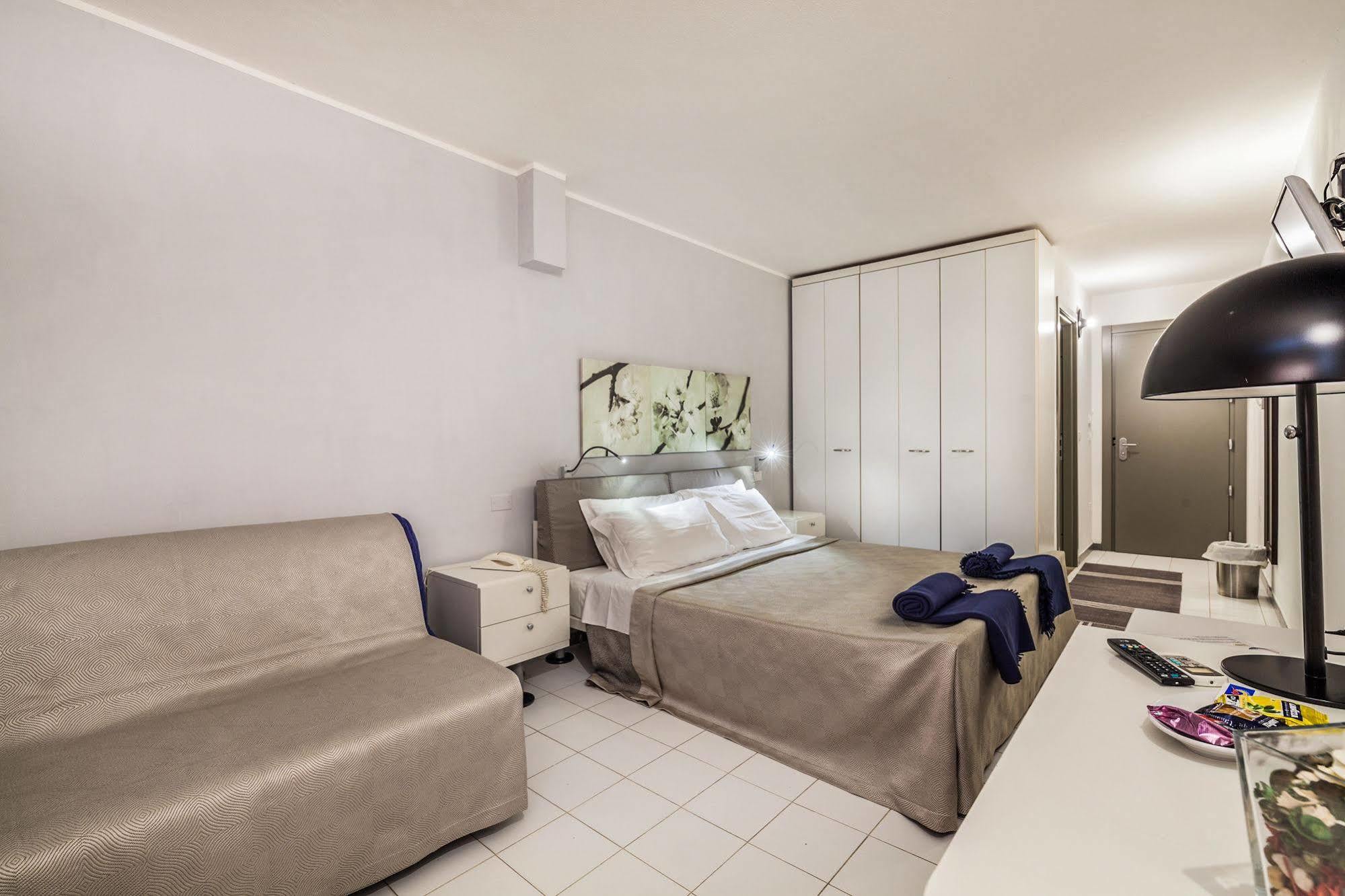 Hotel Residence Hibiscus La Caletta Εξωτερικό φωτογραφία